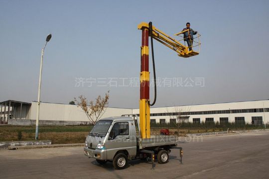 點(diǎn)擊查看詳細(xì)信息<br>標(biāo)題：小型高空作業(yè)車 閱讀次數(shù)：3122