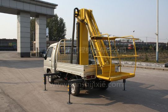 點(diǎn)擊查看詳細(xì)信息<br>標(biāo)題：小型電動高空作業(yè)車 閱讀次數(shù)：3320