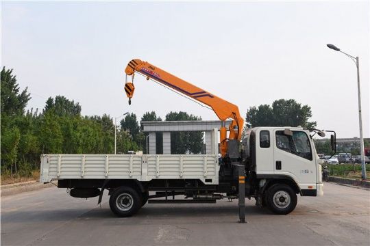 點擊查看詳細信息<br>標(biāo)題：5噸凱馬隨車吊3節(jié)臂 閱讀次數(shù)：2784